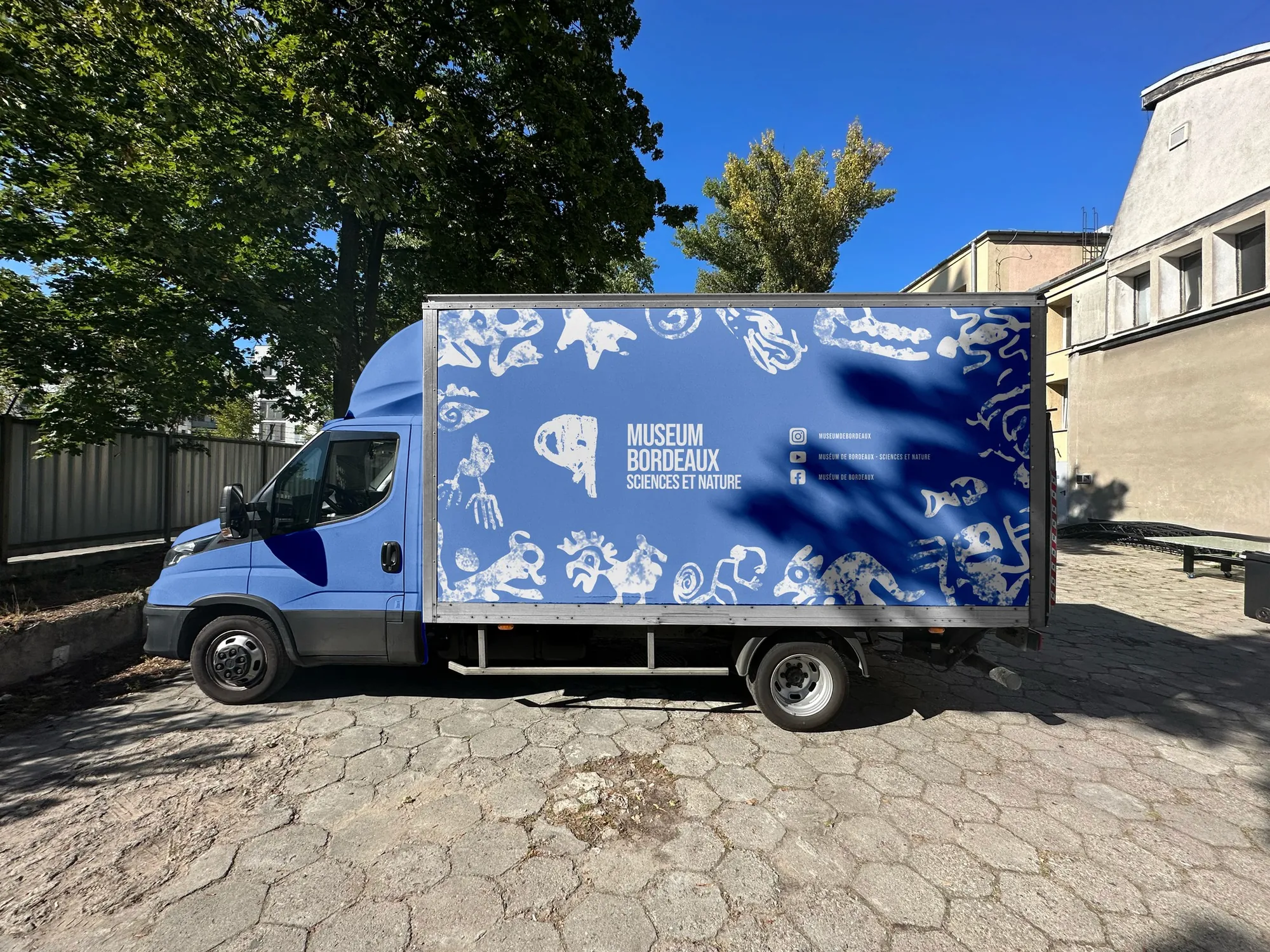 Camion habillé aux couleurs du Muséum