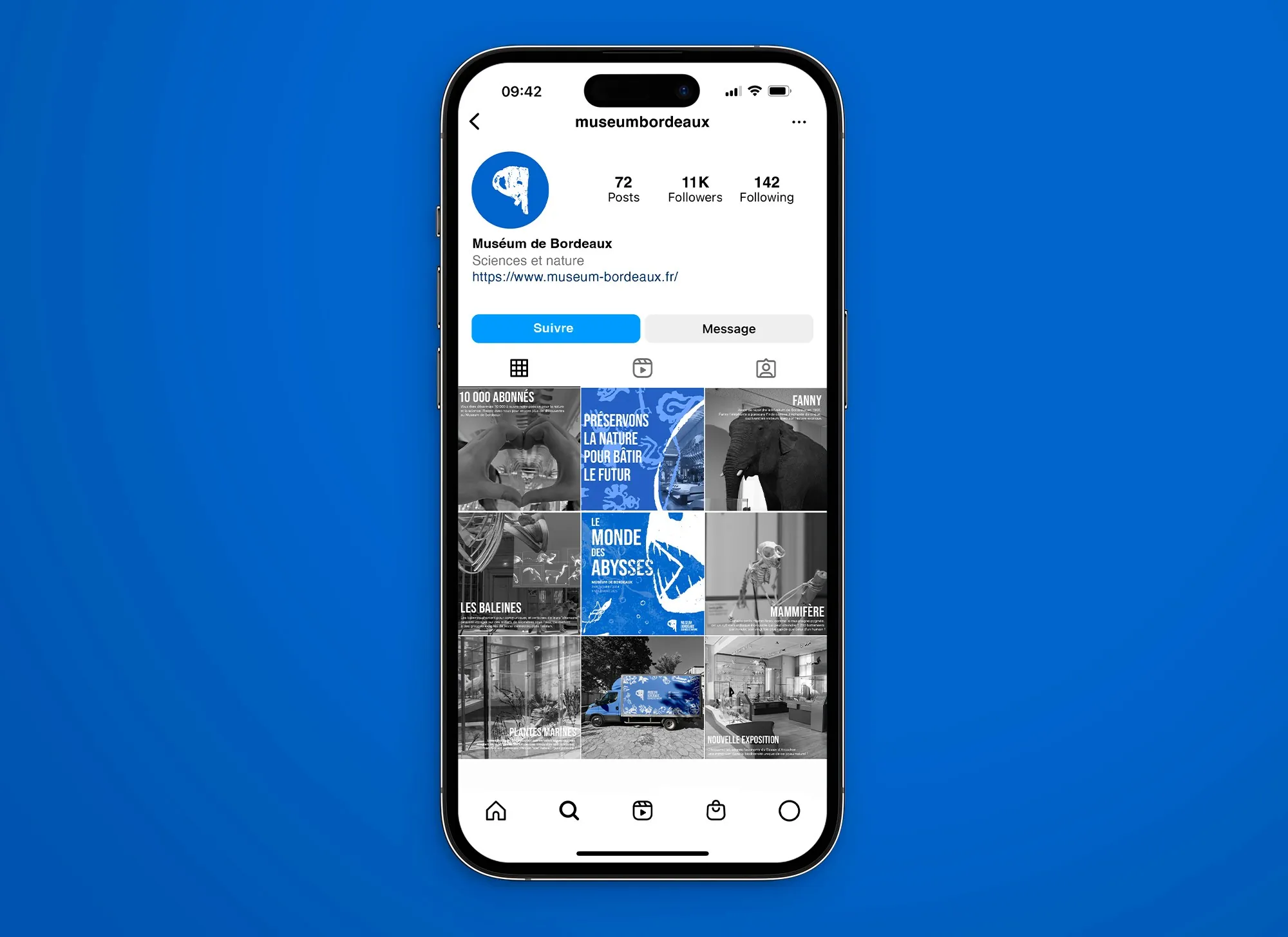Le compte Instagram du Muséum sur un téléphone